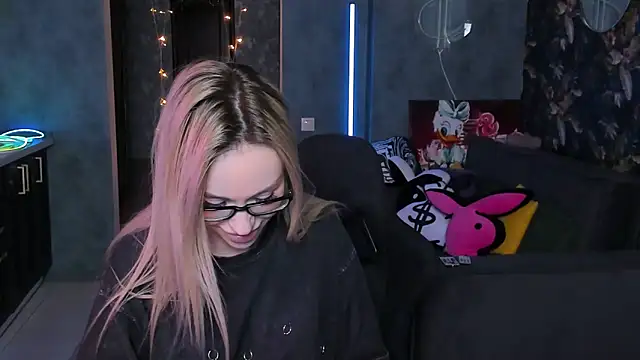 Blckmirrorr's Live XXX Chat