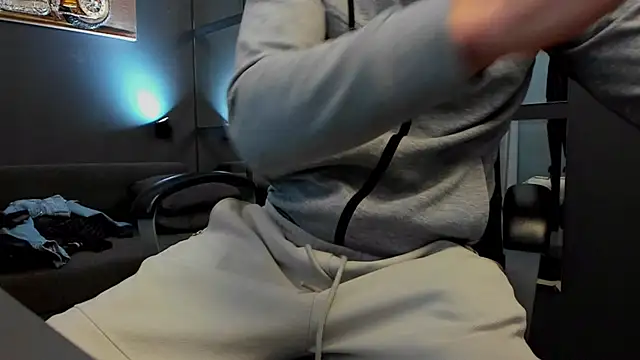 AronGrant Adlı Modelin Canlı XXX Sohbeti