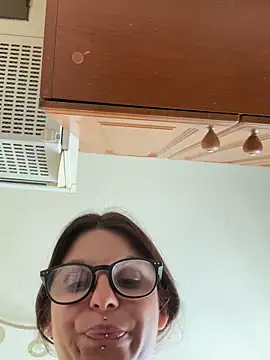 Brutecia2002 Live XXX-Chat