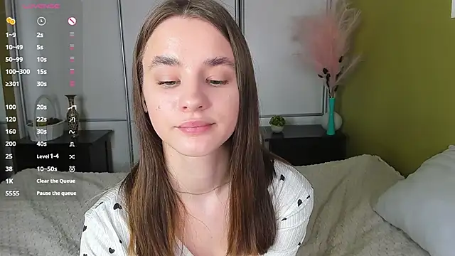 Chat +18 de JinnyMcie ao vivo