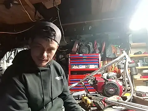 twistafatpipe's Live XXX Chat