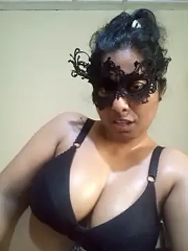 Expose_Queen's Webcam Show