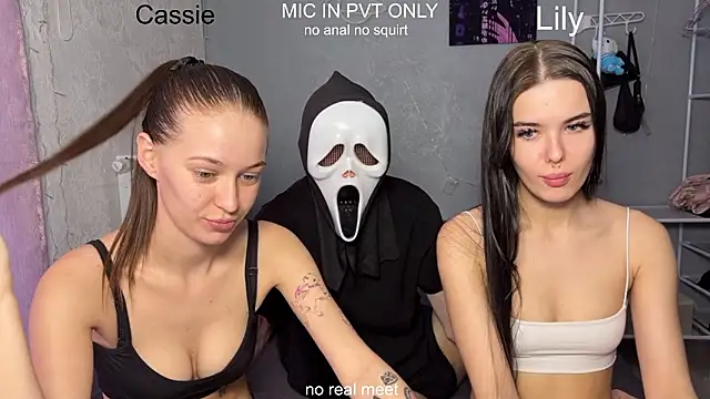 girls_secrets' Live XXX Chat