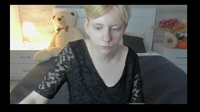 EloraBlu Adlı Modelin Canlı XXX Sohbeti