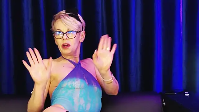 RosaCatalleya élő XXX-chatje