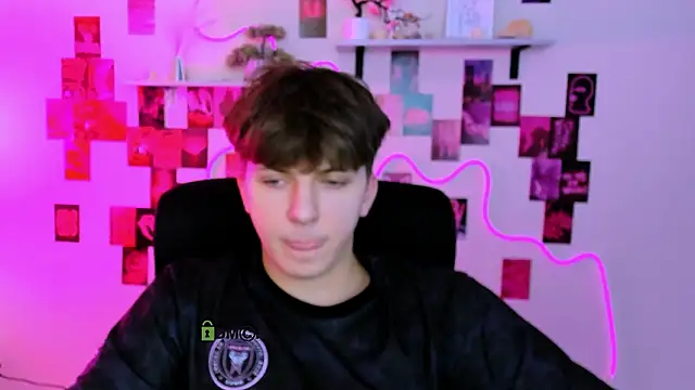 Chatroom XXX en direct de travis_wolf_