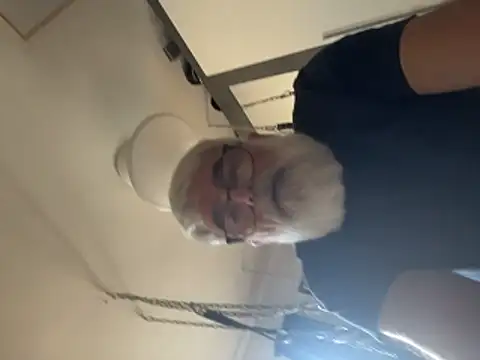 LeatherSdaddy élő XXX-chatje