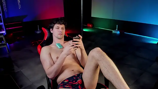 dirty-boss: διαδικτυακό σόου στην κάμερα