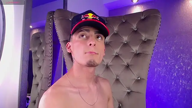 Chatroom XXX en direct de MateoMitchell