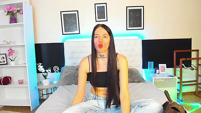 XXX chat uživo modela AdrianaCult