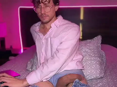 mcklister_kinky_feets: вебкам-шоу