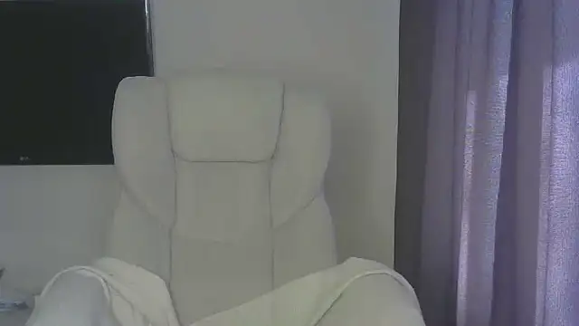 SeasonalSomeone's Live XXX Chat