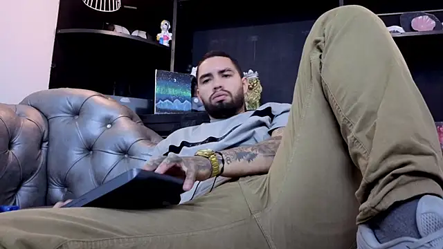 matteosantos Adlı Modelin Canlı XXX Sohbeti