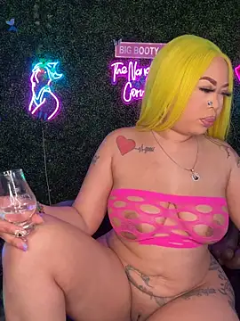 RenaThickAss: διαδικτυακό σόου στην κάμερα