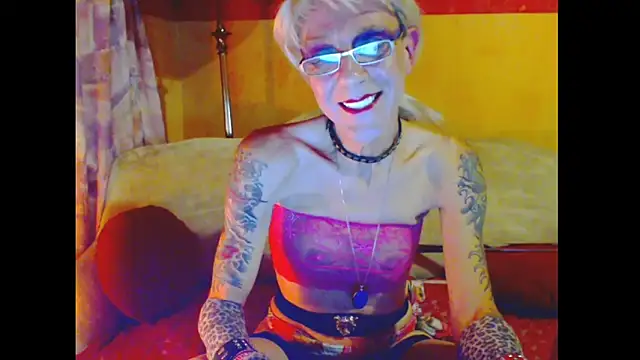 cuxladyboy: διαδικτυακό σόου στην κάμερα