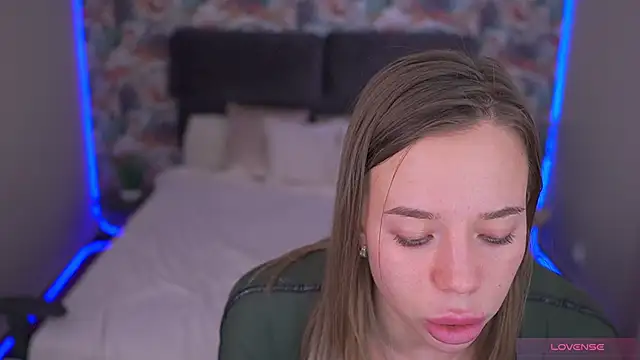 Sexy_Ira Adlı Modelin Canlı XXX Sohbeti