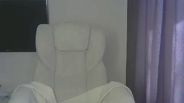 SeasonalSomeone's Live XXX Chat