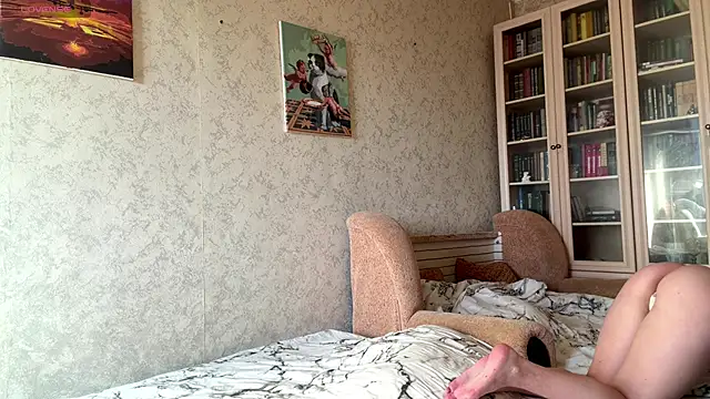 Show modela ToriHellberg na web-kameri