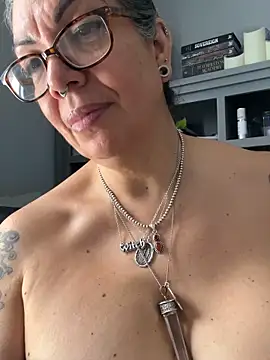 dieseldame1313 élő XXX-chatje