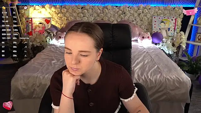 FoxyShyn Live XXX chat