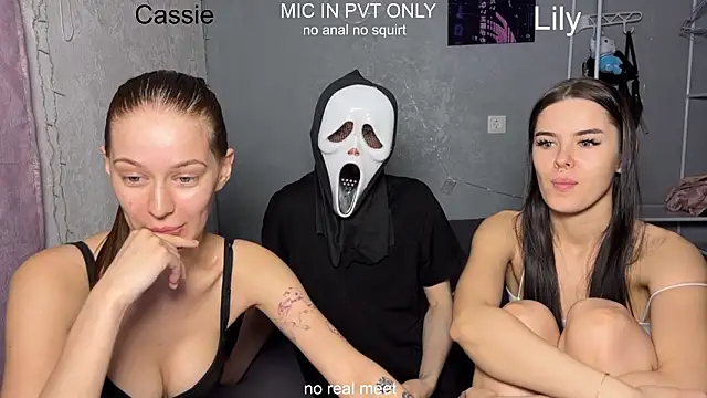 girls_secrets' Live XXX Chat