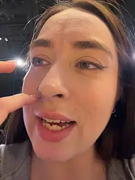 Holly_Play Live XXX-chat