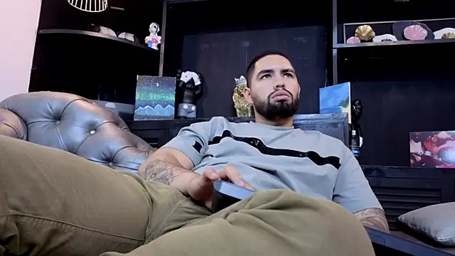 matteosantos: διαδικτυακό σόου στην κάμερα