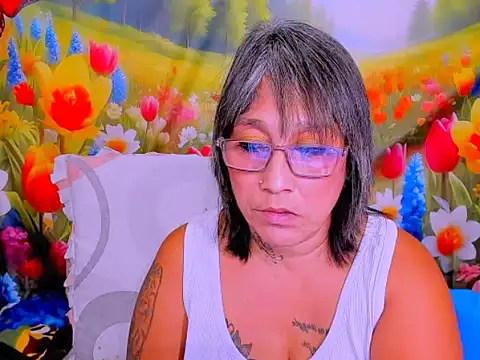 indianroxy's Live XXX Chat