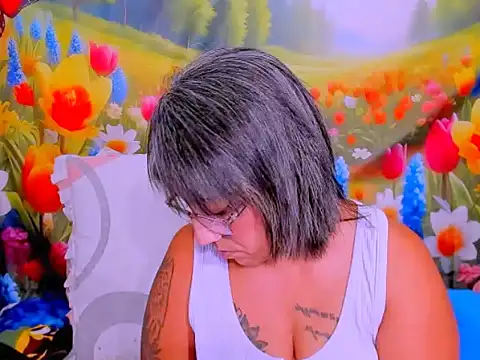 indianroxy's Live XXX Chat