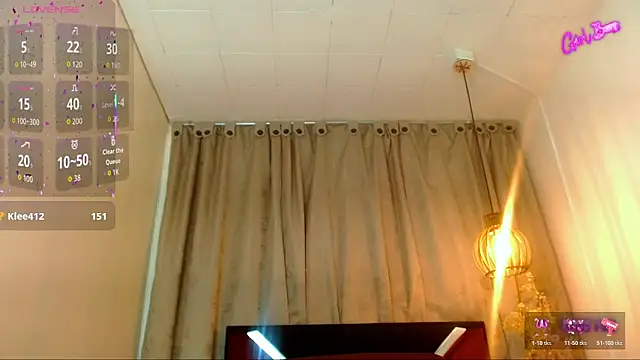 katha_Crawford Show in webcam