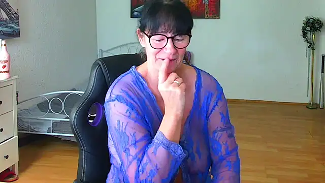 Sylly 现场XXX聊天