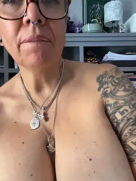 Chat +18 de dieseldame1313 ao vivo