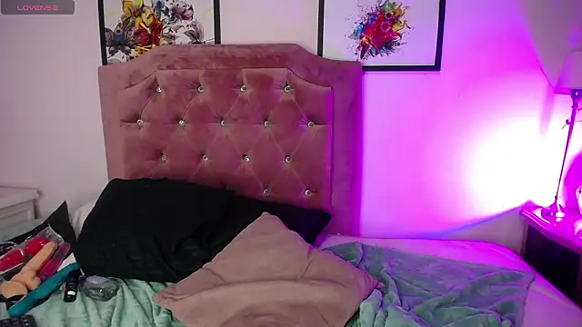 Selenee23's Webcam Show