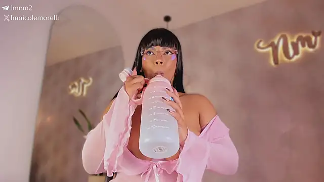 Nicolemorelli2 Adlı Modelin Canlı XXX Sohbeti