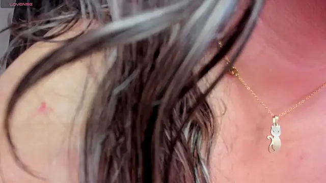 ScarletBigTitties' Live XXX Chat