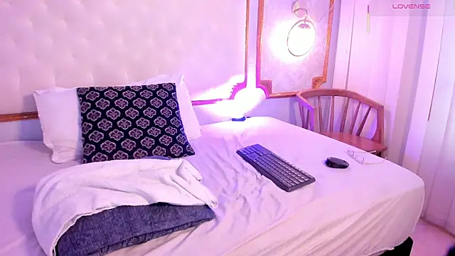 Mia_luxxx_'s Live XXX Chat