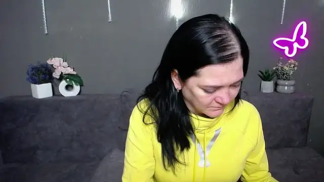 LauraFinn Adlı Modelin Canlı XXX Sohbeti