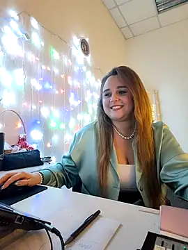 Juicy_PeachLux live XXX chat