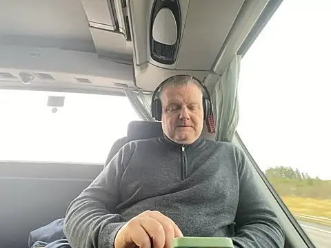 The_Oldbull live XXX chat