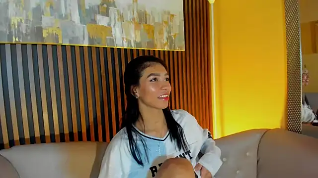 LauraAristizabal live XXX chat