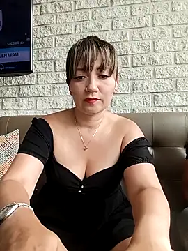 tata_sanz_'s Live XXX Chat