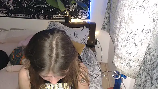 دردشة AlienforTwenty الجنسية المباشرة