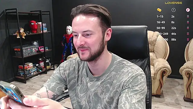 MihasikD: διαδικτυακό σόου στην κάμερα