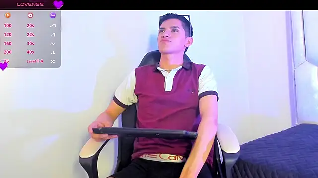 แชท XXX สดของ AlexStonne