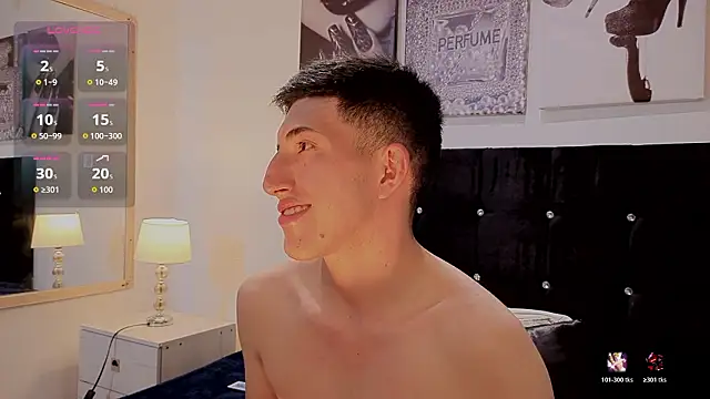 Un_Sluttyy élő XXX-chatje