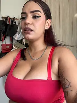 Sara-77 Adlı Modelin Canlı XXX Sohbeti