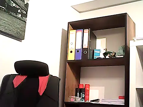 mastercharisma35: διαδικτυακό σόου στην κάμερα