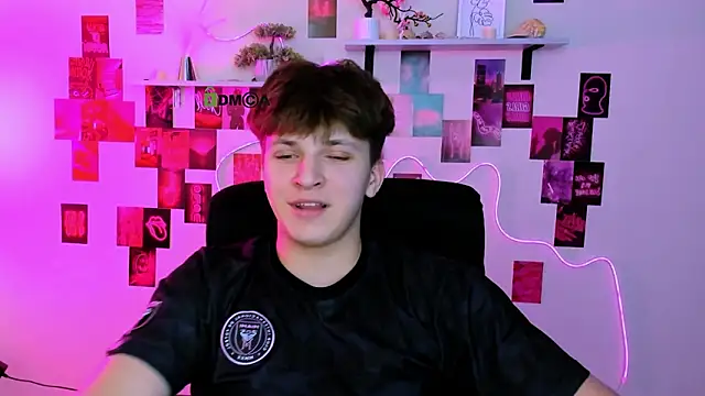 Chat XXX en directo de travis_wolf_