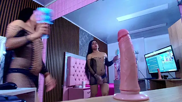 LUCIANA_FOX_TS Show in webcam