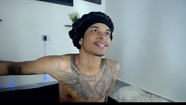 Tatoo_Noah Adlı Modelin Web Kamerası Şovu